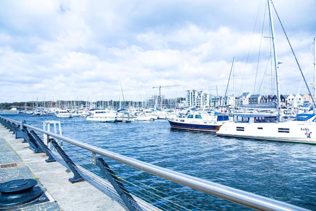 A Luxury 2 Bedroom Apartment With 2 Free Parking Chatham  Ngoại thất bức ảnh