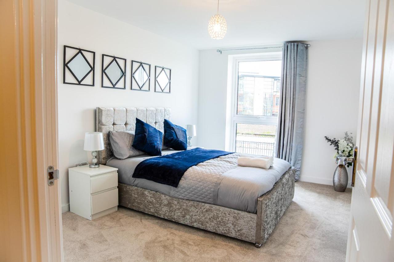 A Luxury 2 Bedroom Apartment With 2 Free Parking Chatham  Ngoại thất bức ảnh
