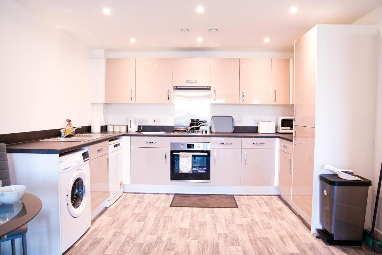 A Luxury 2 Bedroom Apartment With 2 Free Parking Chatham  Ngoại thất bức ảnh
