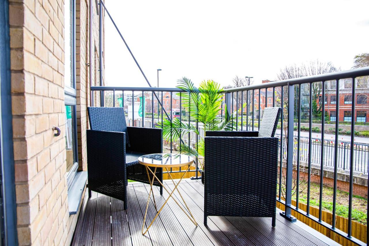 A Luxury 2 Bedroom Apartment With 2 Free Parking Chatham  Ngoại thất bức ảnh