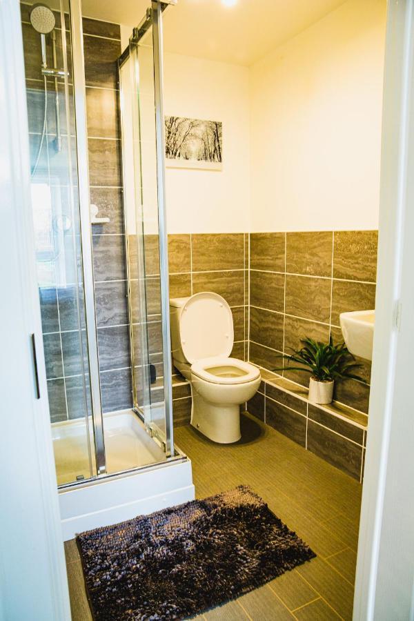 A Luxury 2 Bedroom Apartment With 2 Free Parking Chatham  Ngoại thất bức ảnh